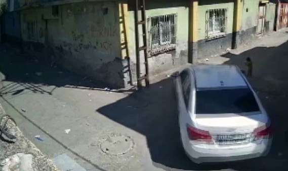 Otomobilin çarptığı 2 yaşındaki çocuk öldü