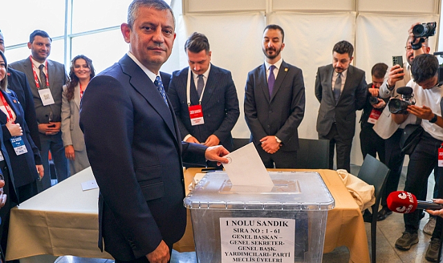 Özel, yeniden CHP Genel Başkanlığına seçildi