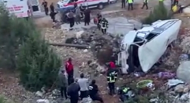 Mersin'de minibüs şarampole uçtu, 5 ölü, 14 yaralı
