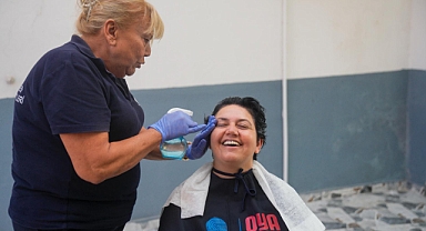 Seyhan'da evde bakım hizmeti sürüyor