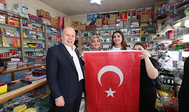 Yüreğir'de esnafa Türk Bayrağı dağıtıldı