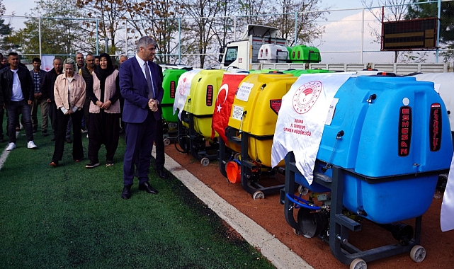Aladağ’da üreticilere ilaçlama makinesi dağıtıldı