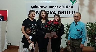 Atatürk için bestelediği şarkıyı piyanoyla seslendirdi