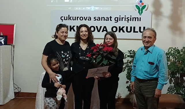 Atatürk için bestelediği şarkıyı piyanoyla seslendirdi