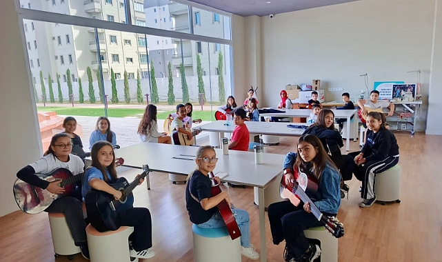 Sarıçam'da saz ve gitar kursları başladı