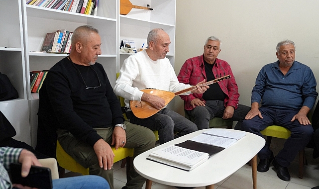 Çukurova'da emekli dinlenme evinde müzik ziyafeti