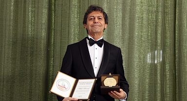 Akif Manaf, International Peace Prize ödülünü aldı