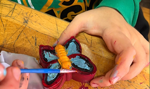 Köy okuluna renk kattılar