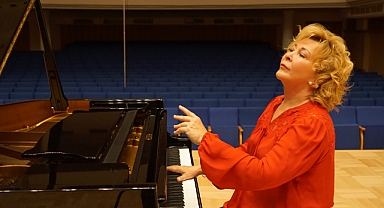 Dünyaca Ünlü Piyanist Gülsin Onay Adana’da