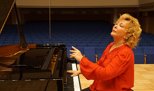 Dünyaca Ünlü Piyanist Gülsin Onay Adana’da