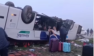 Kozan'da yolcu otobüsü devrildi: 2 ölü 17 yaralı