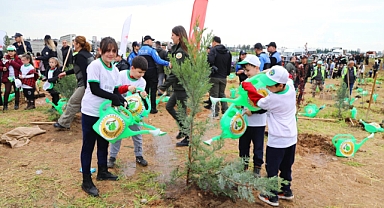 Öğrencilerden ''Yeşil Vatan'a cansuyu