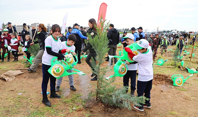 Öğrencilerden ''Yeşil Vatan'a cansuyu