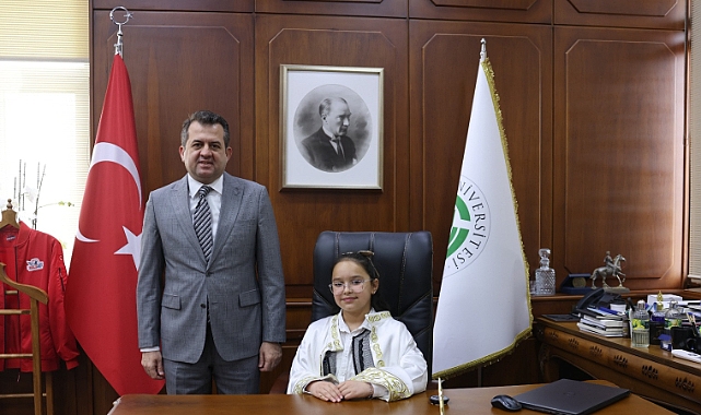 Minik rektör göreve geldi