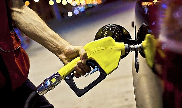 Petrol fiyatları sert düştü