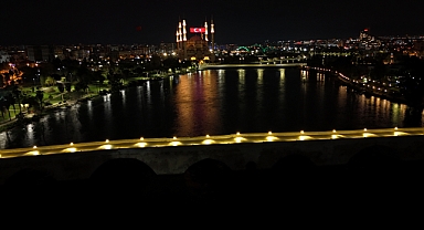 Tarihi Taşköprü ışıklandırıldı