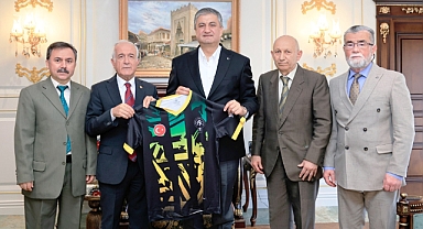 Vali Yavuz’dan Veteranlar Masa Tenisi Turnuvası’na destek