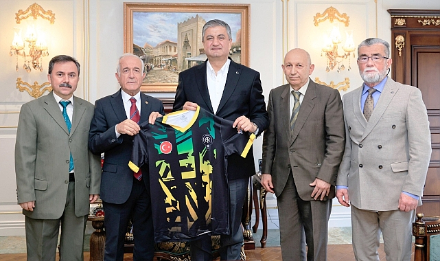 Vali Yavuz’dan Veteranlar Masa Tenisi Turnuvası’na destek