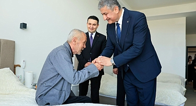 Vali Yavuz'dan yaşlılara ziyaret
