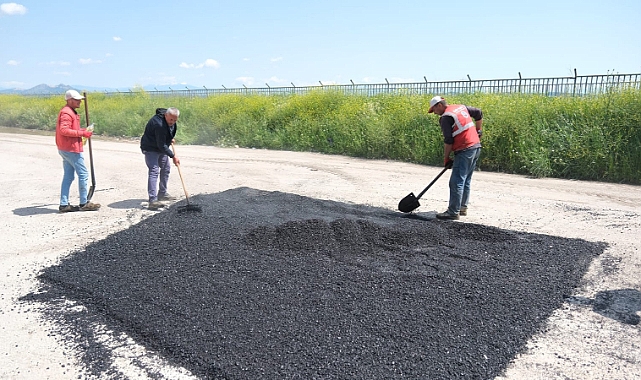 Yıldız, Ceyhan'da bozuk yol bırakmayacağız