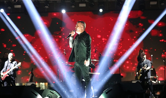 Yüreğir'de Haluk Levent rüzgarı