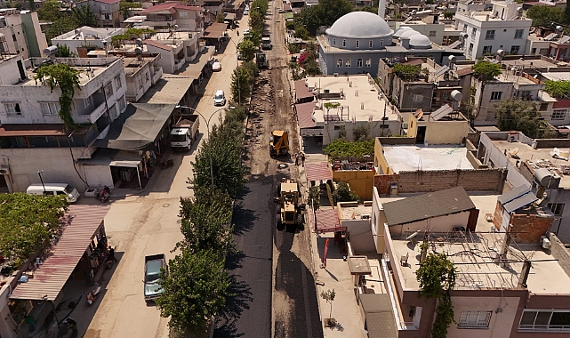Ceyhan'da asfalt seferberliği sürüyor